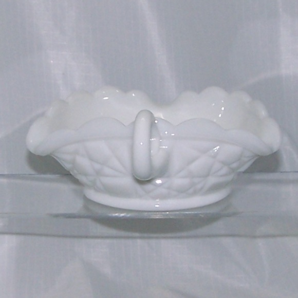 VTG - Fenton Block and Star Milk Glass Triangle Dish with Handle - Picture 4 of 7